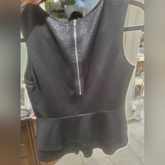 Top - Picture 5 of 5